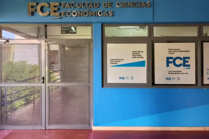 Universidad - Económicas - Frente Facultad